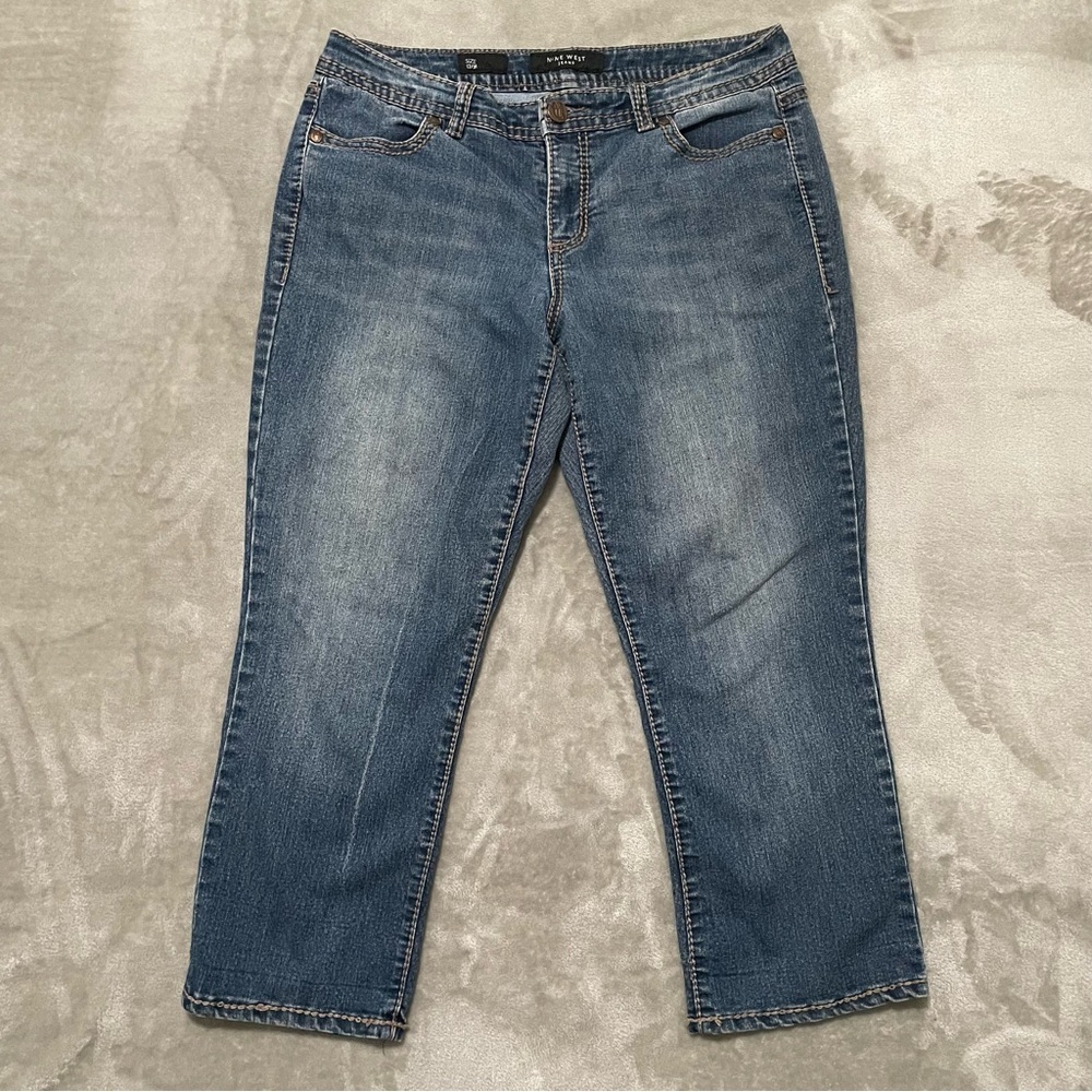 Nine West Jeans Capri with Embroidered Pockets Size 12/31 Medium Indigo Wash